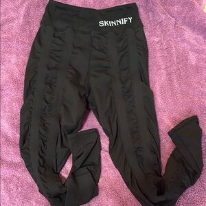 SKINNIFY Black Ruched Leggings